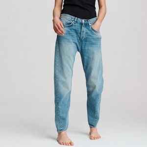A Darker Pair of rag & bone -engineer jean -worn blue -100% Cotton -Cool Details